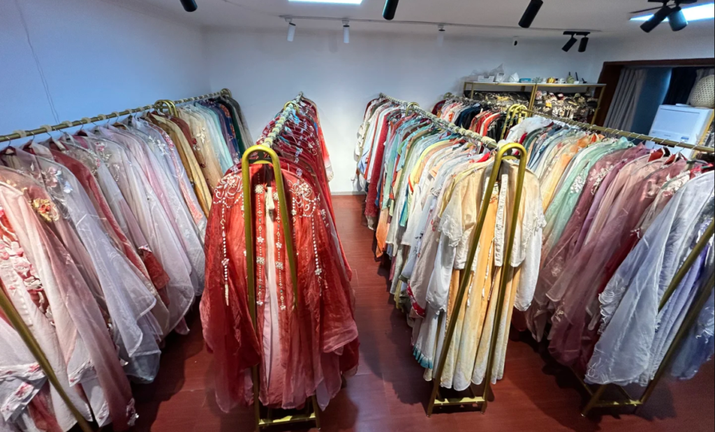 Different dynasties of Hanfu rental in China 2026.